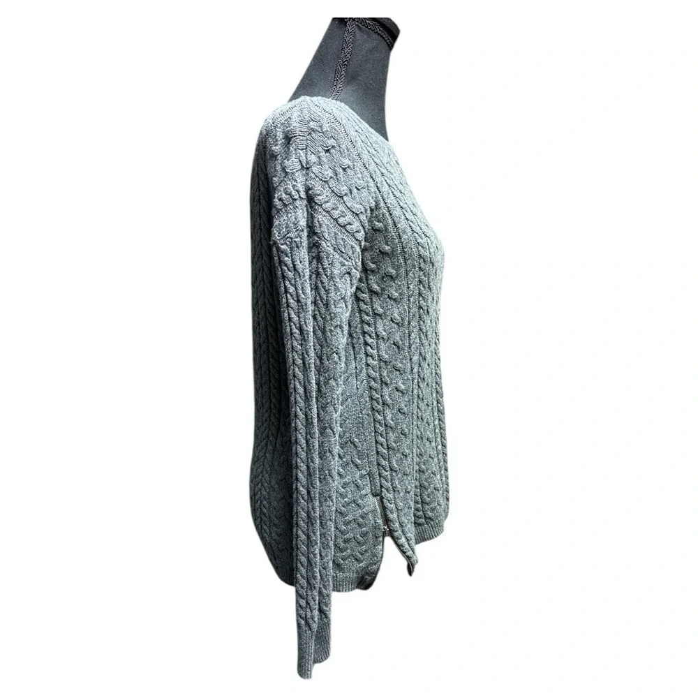 American Eagle Gray Cable Knit Sweater Size Large